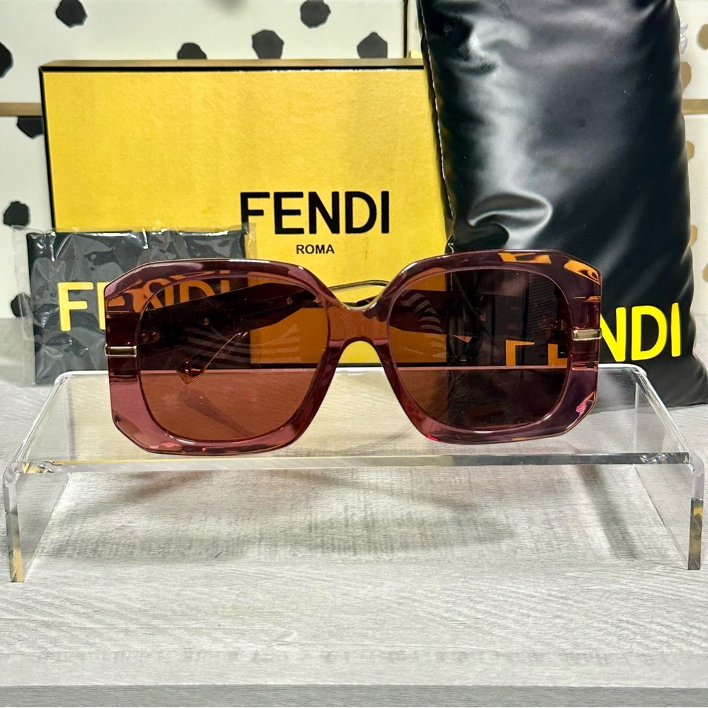 NEW! Fendi FENDIGRAPHY Sunglasses 56mm - Picture 2 of 7